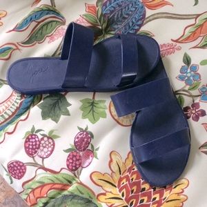 Joie Blue soft plastic slides.  Very cute😊